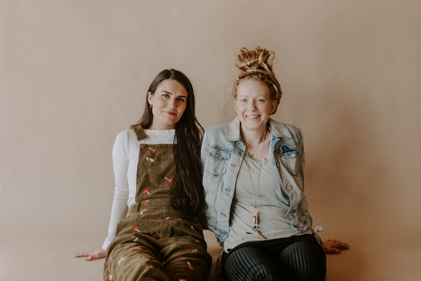 two girls one with dreadlocks and one with long brown hair